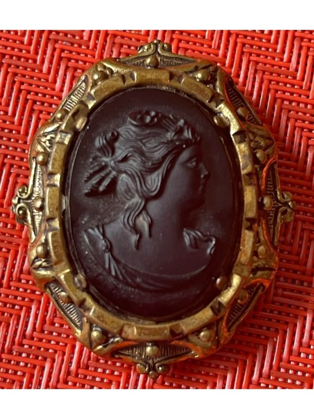 Vintage Molded Glass Cameo Fur Clip Faux Carnelian Burgundy Female Portrait Clas